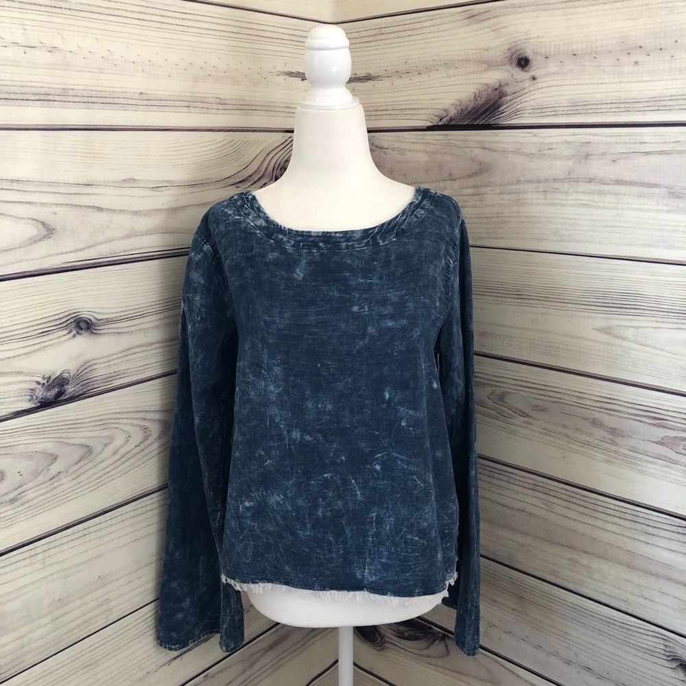 Anthropologie Cloth & Stone Denim Look Bell Sleeve Button Cutout Top Small